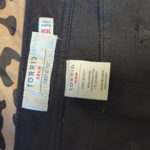 Torrid Size 16R Luxe Sateen Stretch Skinny Jeans Black - Picture 4 of 6